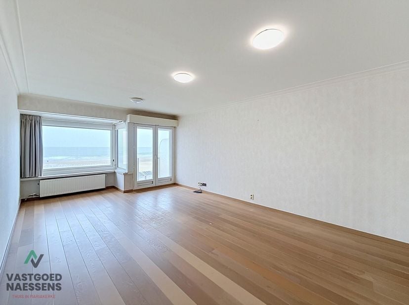 Dit instapklare 2 SLPK appartement is gelegen op de tweede verdieping van de residentie Copacabana, de residentie bevindt zich op de Zeedijk en verkee