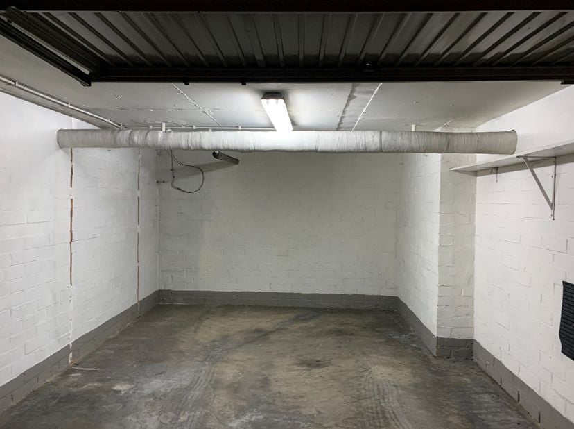 Garage te koop in Bisschoppenhoflaan 432 - box bus 216,
                    2100 Deurne
