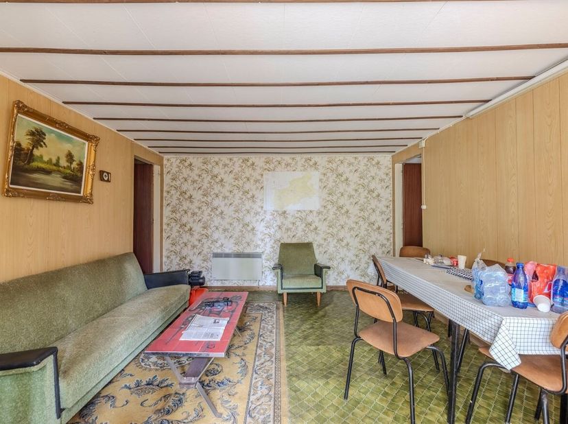 Vakantieverblijf op recreatiegrond van circa 1.645m².<br />
De ideale plek voor wie houdt van natuur, stilte en een ontspannen buitenleven.<br />
Gere