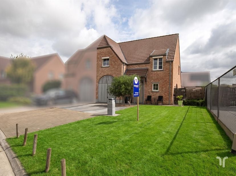Instapklare halfopen pastoriewoning met 4 slaapkamers op rustige ligging.<br />
<br />
STARTPRIJS: Elk bod boven deze startprijs, wordt voorgelegd a