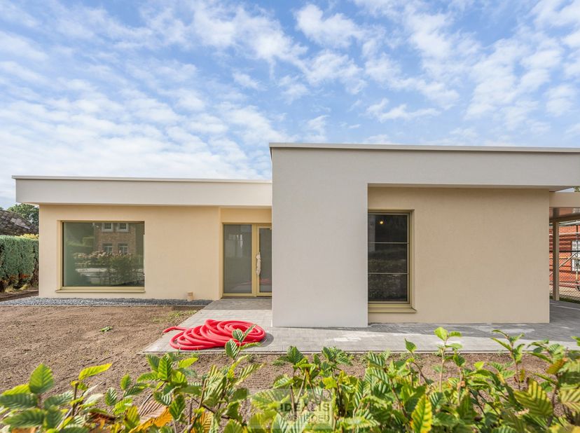 Huis te koop in Haag 92,
                    3930 Achel