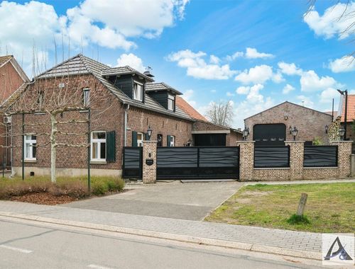                                         Gemengd gebruik te koop in Kessenich, € 429.000
