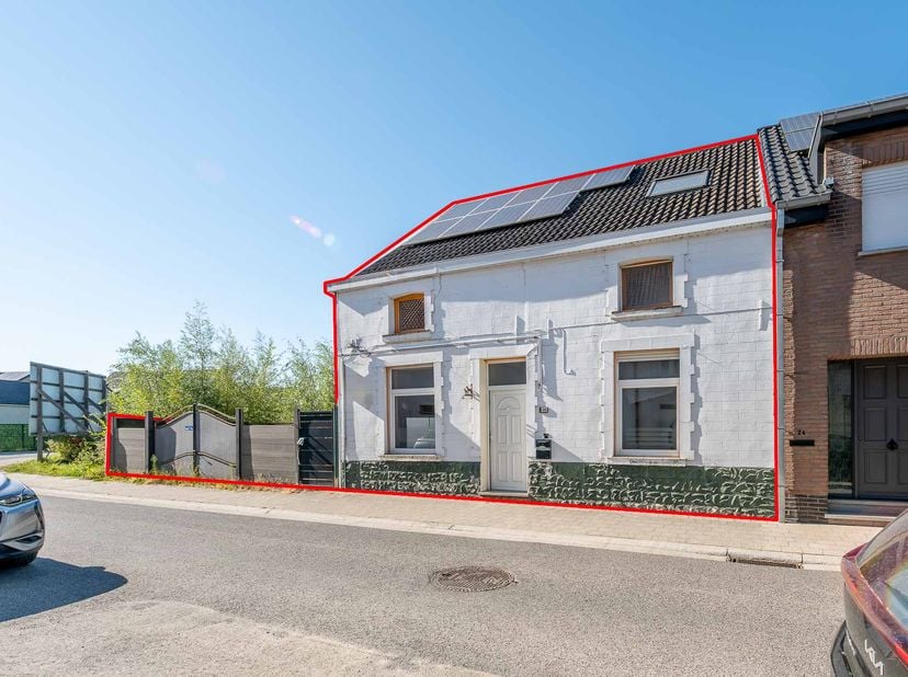 OP TE FRISSEN WONING - <br />
<br />
Een op te frissen en woning gelegen te Grimbergen bestaande uit: <br />
- gelijkvloers: veranda, wc, keuken, berg