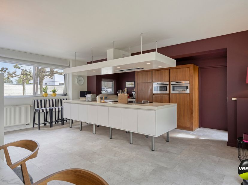 Tijdloze, moderne woning gelegen te Hoeselt, Nederstraat 91.<br />
<br />
Dit prachtige eigendom bevindt zich op een rustige en landelijke locatie, op