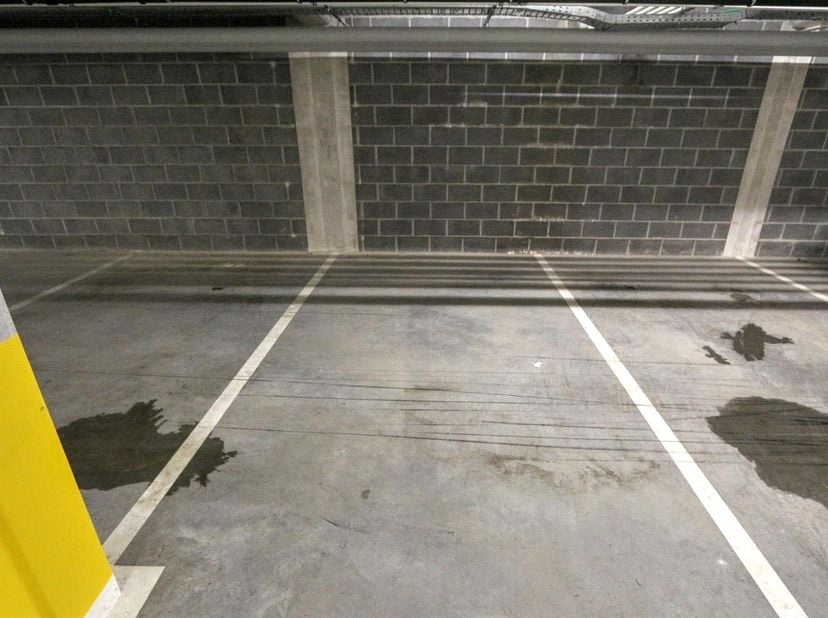 Parking int&amp;eacute;rieur dans la r&amp;eacute;sidence Longchamp.
