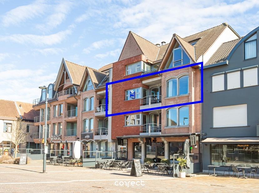 Centraal gelegen appartement met zicht op de markt van Torhout.<br />
<br />
Dit prachtig gelegen appartement bevindt zich op de tweede verdieping e