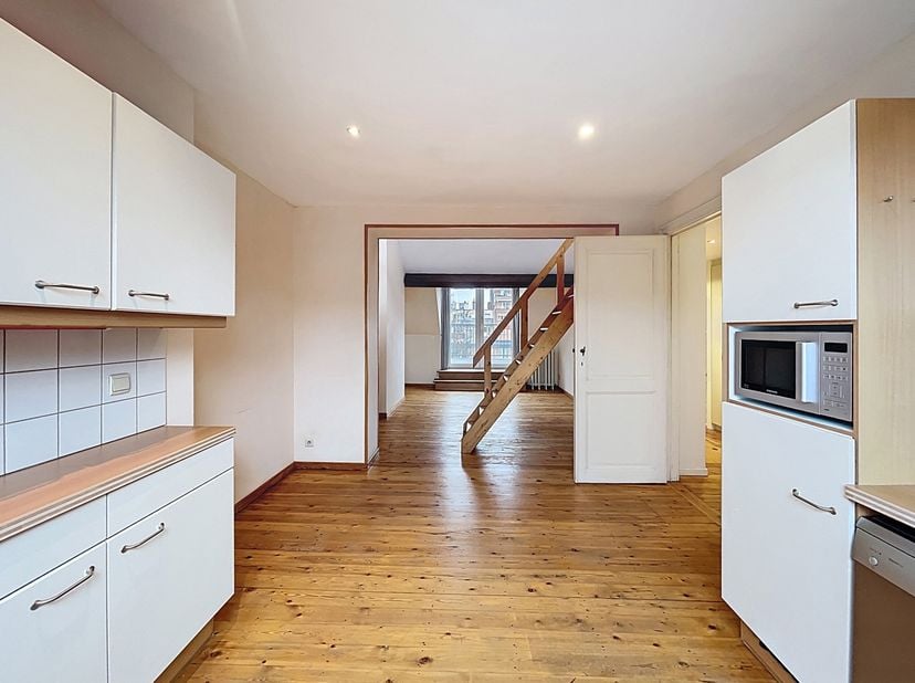 Infos &amp;amp; Visites : Charlotte - +32 471 27 72 52 - charlotte@bytheway.be - Situé à deux pas de l'Avenue Louise, à proximité immédiate du Bois de la