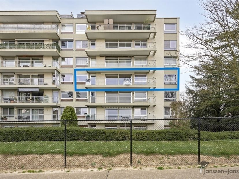 Bienvenue dans ce charmant appartement au cœur de Saint-Trond, un mélange parfait de confort et de fonctionnalité.<br />
Avec une surface habitable d