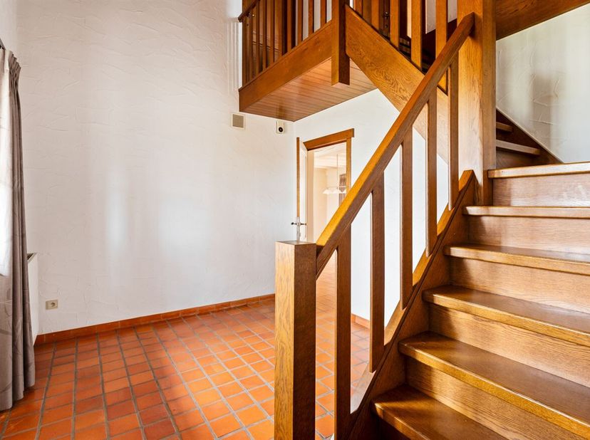 Journée portes ouvertes le samedi 14 mars de 15h30 à 16h30<br />
Maison avec bâtiment commercial sur 2.417 m²<br />
Lieu d'implantation :<br />
Idéale