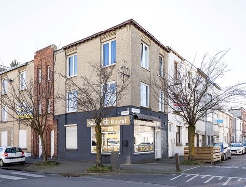                                         Appartementsgebouw te koop in Deurne, € 399.000
