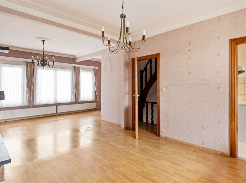 Openhuizendag op zaterdag 13 juni van 17u00 - 18u00<br />
Locatie: Deze bel-etage woning bevindt zich in de rustige en residentiële Maurice Leytensstr