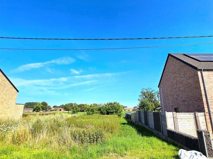 REF 6989 - Rue Maurice Dumont, lot 10 - Neufmaison ( à gauche du numéro 34)<br />
Découvrez ce terrain à bâtir idéalement situé dans un lotissement pa