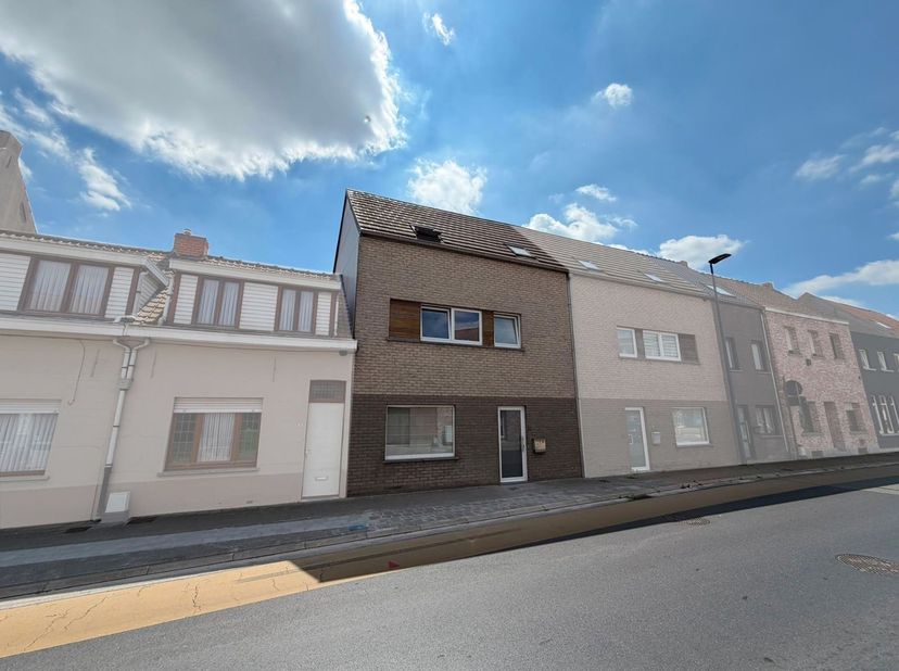 Huis te koop in Deerlijksestraat 10,
                    8530 Harelbeke