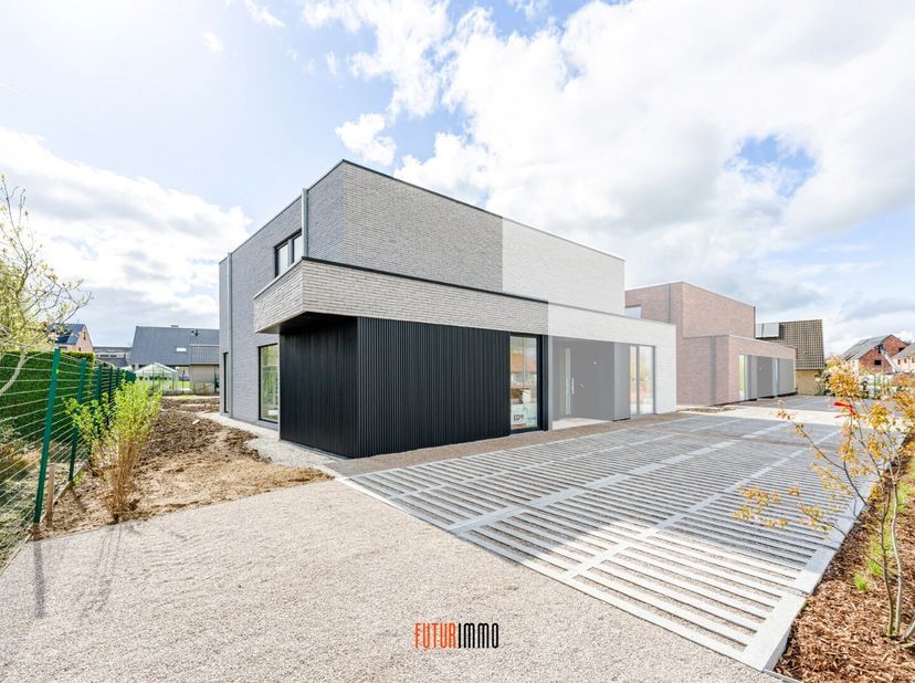 Deze nieuwbouwwoning biedt een sterke combinatie van moderne architectuur, comfort en hoog energie- en woontechnisch niveau in een goed bereikbare, gr