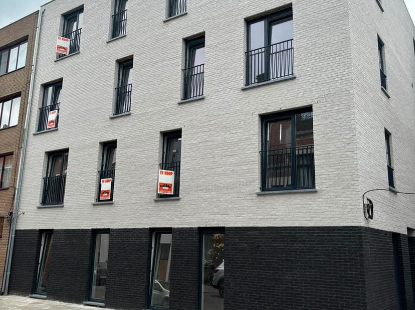 Leuk gelijkvloers appartement met 1 slaapkamer en tuintje !&amp;nbsp;<br />
<br />
Indeling : Inkomhal , slaapkamer , badkamer , apart toilet , woonkamer