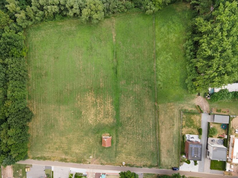 Exclusieve bouwgrond van 33,5 are voor open bebouwing rust, ruimte en uitzicht<br />
In het hart van de Kempen, verscholen in een bijzonder rustige st