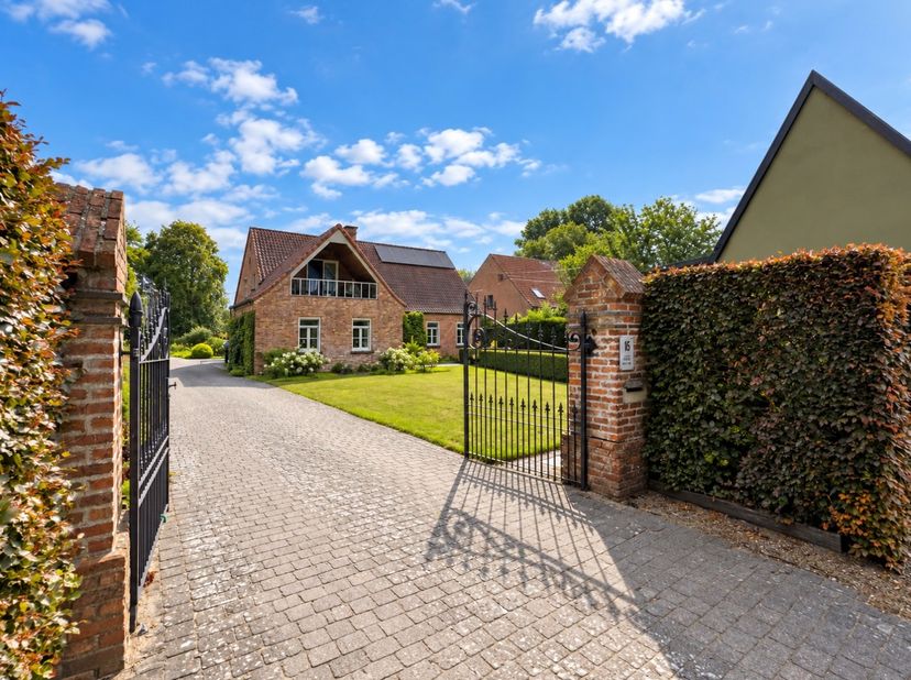 Huis te koop in Tuimelaar 16,
                    9930 Zomergem