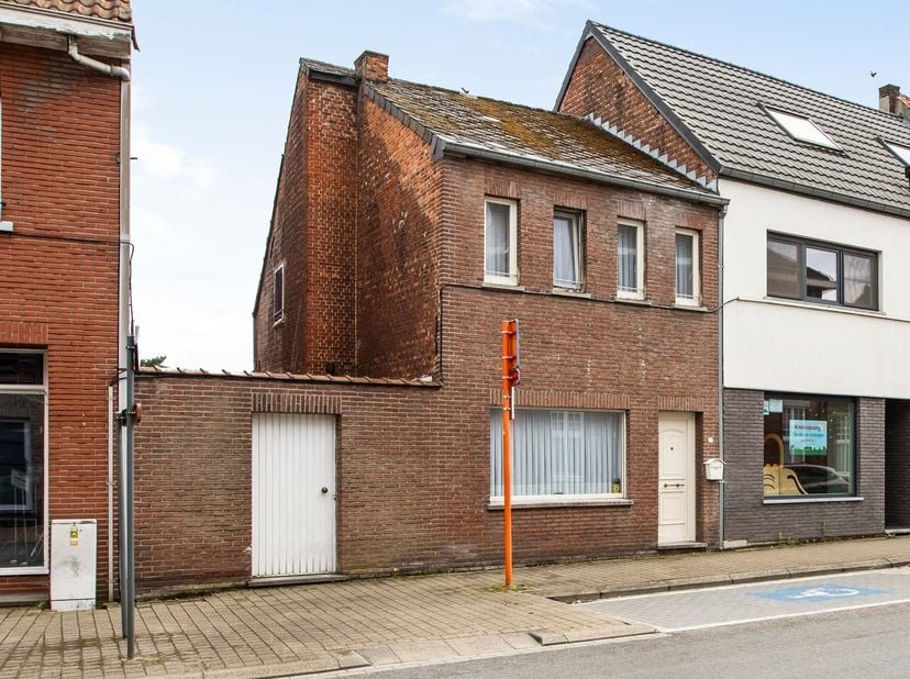 Ligging<br />
<br />
Gelegen in het centrum van Beverlo, op wandelafstand van winkels, scholen en openbaar vervoer. Dankzij de vlotte verbindingen n