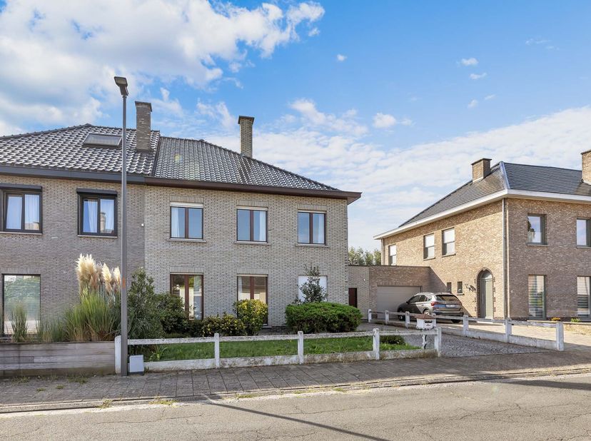 Huis te koop in Frans Van Cauwelaertstraat 38,
                    1760 Onze-Lieve-Vrouw-Lombeek