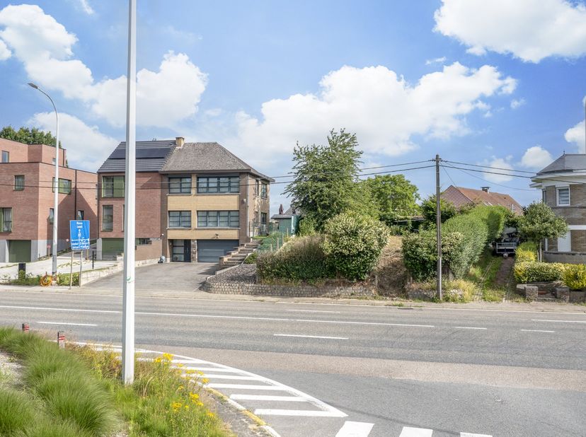 Bouwgrond voor het oprichten van vrijstaande gezinswoning.<br />
Perceel van 4a 87ca langs de N8 in Schepdaal.<br />
<br />
 <br />
<br />
Deze locati