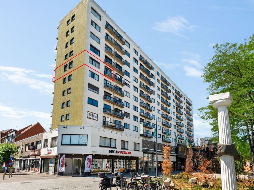 Ruim appartement met 2 slaapkamers, garagebox en topligging in het centrum van Genk<br />
<br />
<br />
<br />
Op zoek naar een ruim appartement op