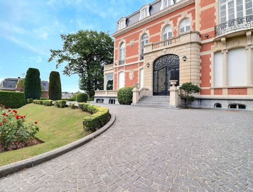                                         Bureaux à louer à Woluwe-Saint-Pierre, € 13.400
