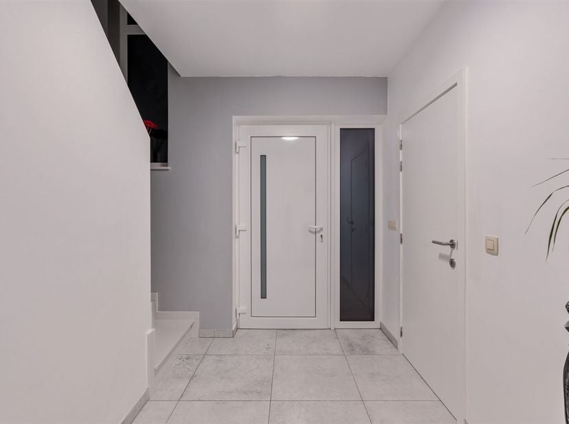 Centraal gelegen nieuwbouwwoning met 3 slaapkamers, inpandige garage &amp; tuin<br />
<br />
Ligging:<br />
<br />
Gelegen op een toplocatie, op wande