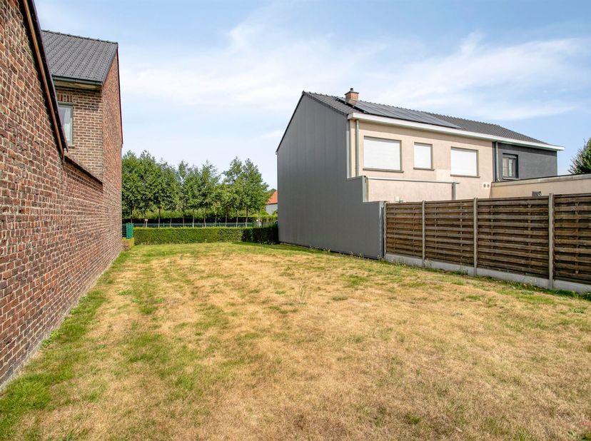 Vous rêvez de construire votre propre maison dans un emplacement central ?<br />
Ce terrain à bâtir de 235 m², exposé plein sud, est situé dans la Mac