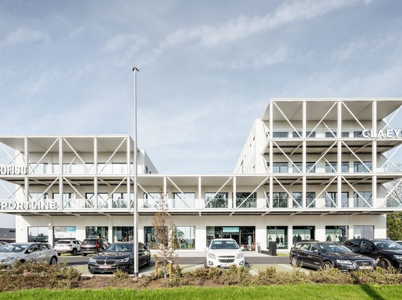 Nieuwbouw kantoorruimte in project R. Plaza te huur op de eerste verdieping met een bruto oppervlakte van ca. 613 m². <br />
Top ligging met schittere