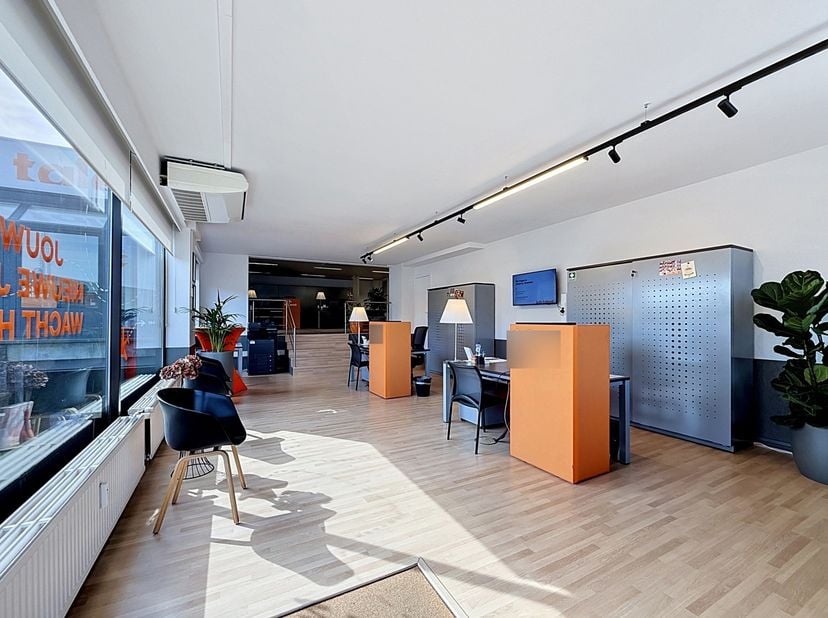 CONTACT : Quentin 0473 83 59 95 - quentin@bytheway.be - By the Way vous propose ces 3 espaces de bureaux idéalement situé à l'angle de la Vilvoordelaa
