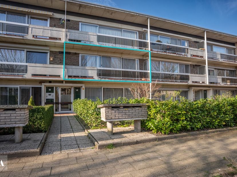 Instapklaar appartement met kelderberging en garagebox in een rustige wijk te Brasschaat<br />
Op zoek naar een lichtrijk en comfortabel appartement o
