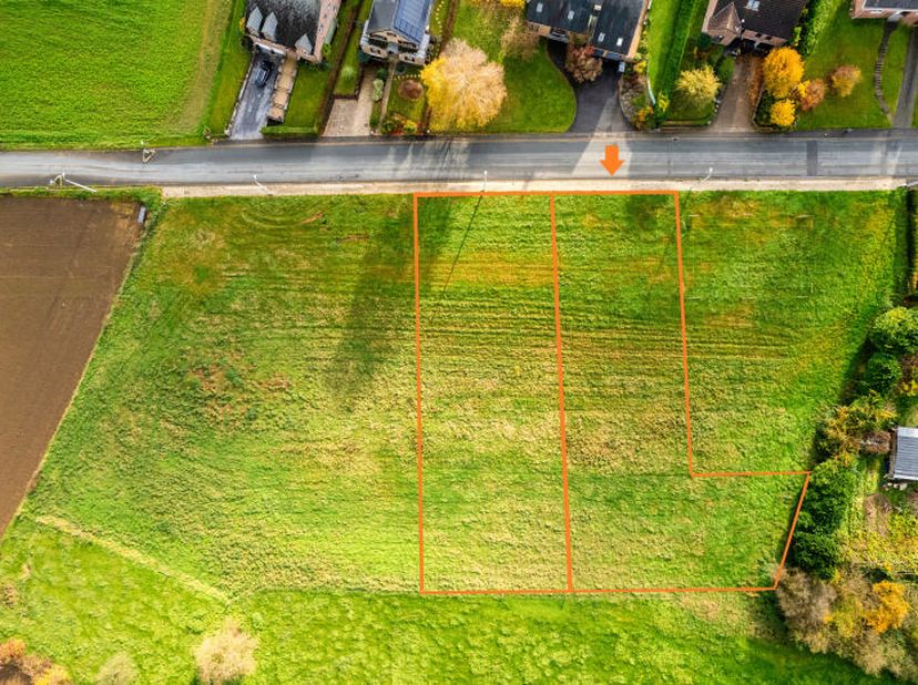 Faire offre à partir de 140.000euro! Belle parcelle de terrain plat ( LOT 4) d'environ 1.351 m² idéalement située dans un agréable endroit dans un cad