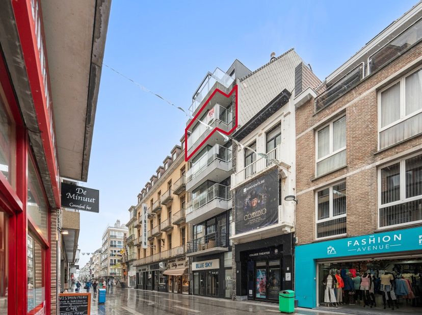 Blankenberge: Instapklaar appartement met 2 slaapkamers en terras te koop vlakbij zee! Op de 4e verdieping van de moderne residentie "Star Clipper" vi