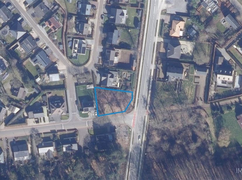 Perceel bouwgrond (lot 11) te Molenstede. Het perceel heeft een oppervlakte van 7a 93ca volgens opmeting en is bedoeld voor een vrijstaande woning.<br