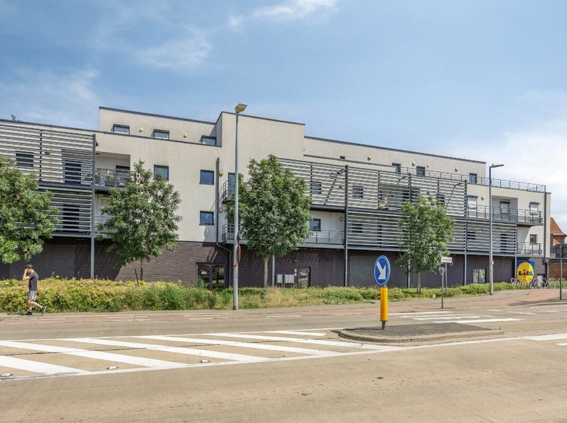 Leopoldsburg: appartement met terras en ondergrondse garagebox op gunstige ligging Dit appartement is gelegen aan de Lommelsesteenweg 4 in Leopoldsbur