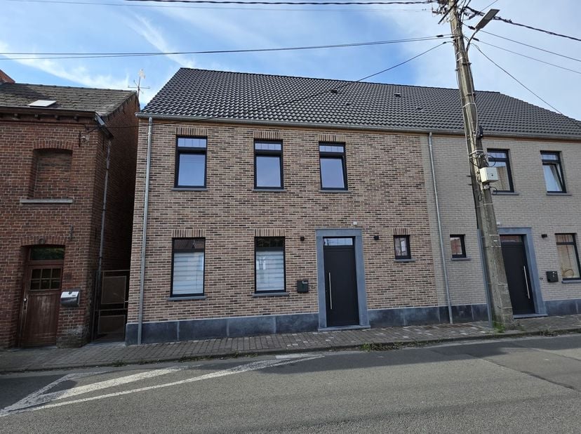 Maison neuf à Rumillies, économe en énergie (PAC + PV)<br />
Maison neuve, lumineuse, 3 façades, extrêmement basse consommation, chauffage au sol par