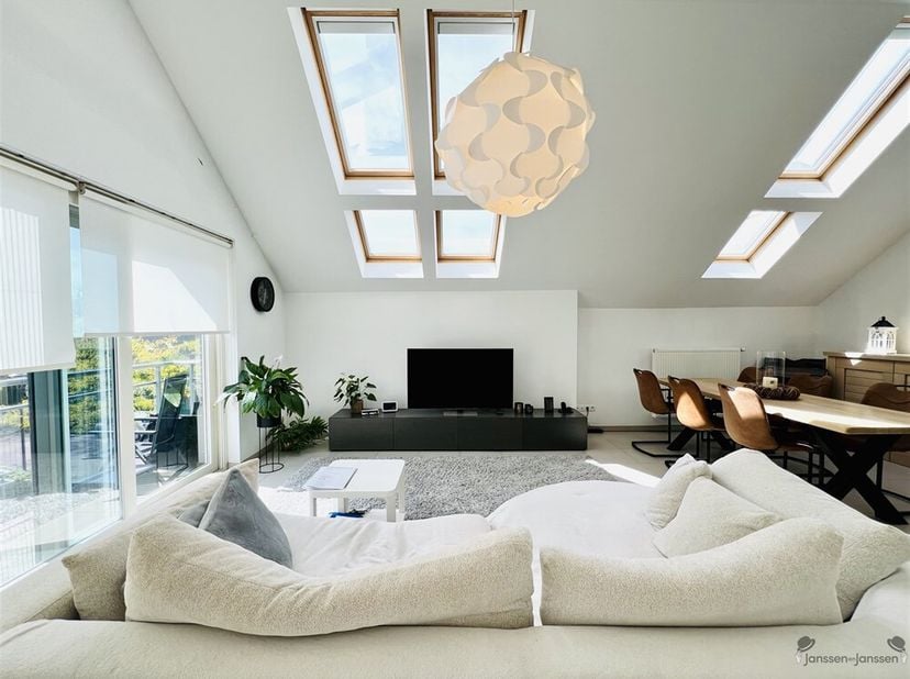 Bienvenue dans ce magnifique appartement situé à Hamme, au 2e étage (disponible à partir du 16/07/26)<br />
L'appartement dispose de deux chambres bai