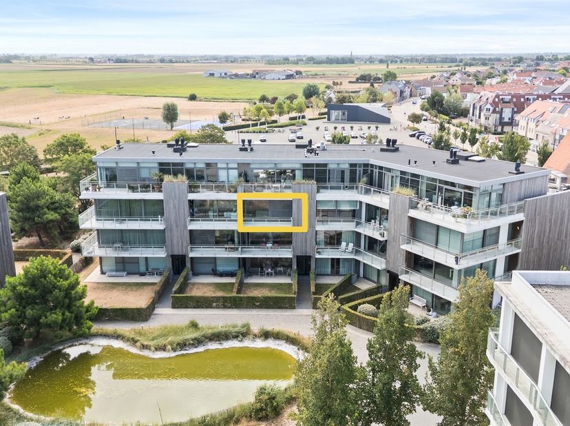 LICHTRIJK APPARTEMENT MET TWEE TERRASSEN EPC A<br />
U zoekt een ruim en bijzonder lichtrijk appartement waar u volop kunt genieten van zon, rust en