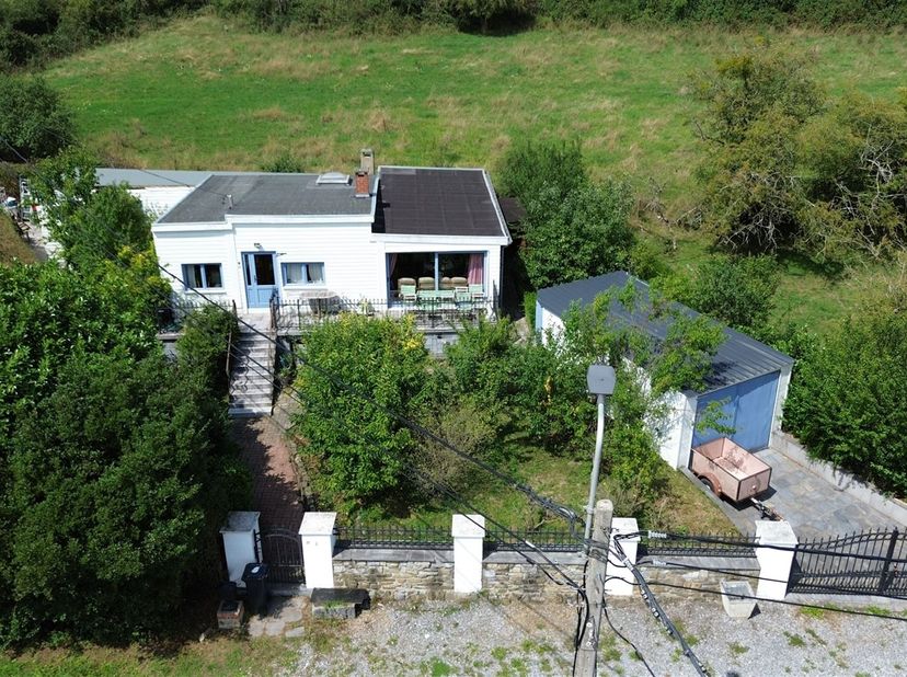 Dit chalet ligt in Comblain-Fairon en geniet van een rustige, bevoorrechte landelijke omgeving, terwijl het toch dicht bij de lokale voorzieningen lig