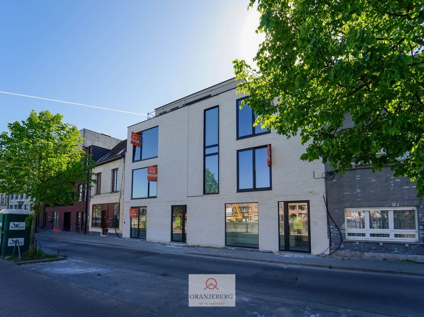 Nieuwbouw kopen aan 6% btw? Ontdek deze stijlvolle gezinswoning aan de Zuidkaai 11A in Gent.<br />
Op een bijzondere ligging aan het water bevindt zic