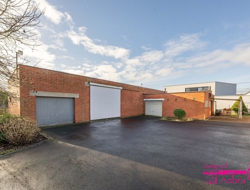                                         Entrepôt avec habitation à vendre à Meulebeke, € 385.000
