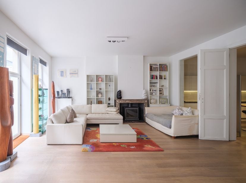 Karaktervol herenhuisappartement met terras en zicht op het stadhuis<br />
<br />
Uniek gelegen in het hart van de stad bevindt dit indrukwekkende her