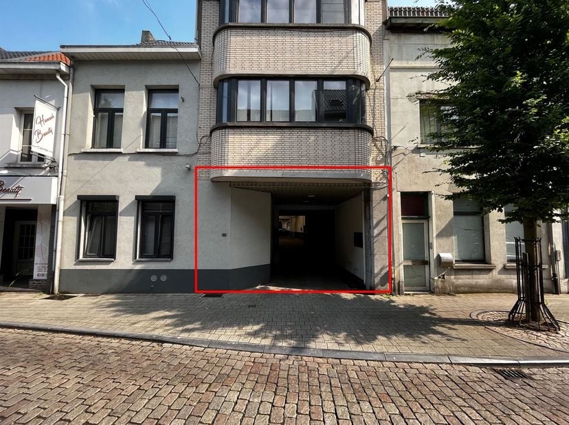 Garage à vendre
                    à 2500 Lier