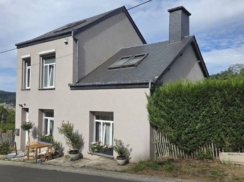 ARDENNEN: Provincie Luxemburg<br />
6830 BOUILLON<br />
<br />
TE KOOP<br />
Charmante gerenoveerde woning (+-130 m² bewoonbaar) en tuin, gelegen op e