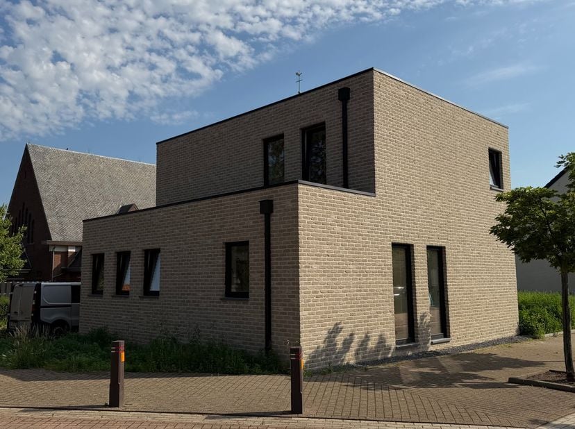 Maison à louer
                    à 3680 Maaseik