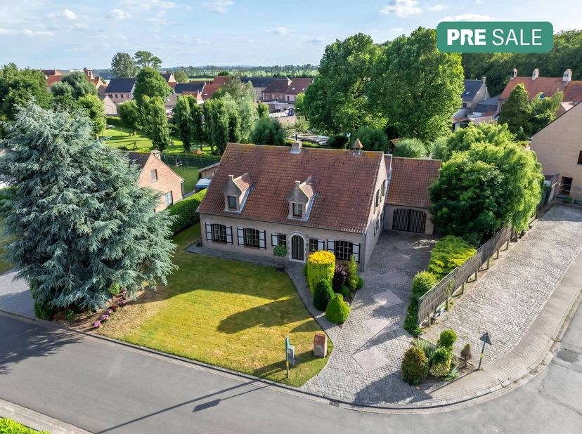 Vous recherchez une maison familiale de qualité où espace, paix et intimité se rencontrent ? <br />
<br />
Cette maison de caractère de style ferme si