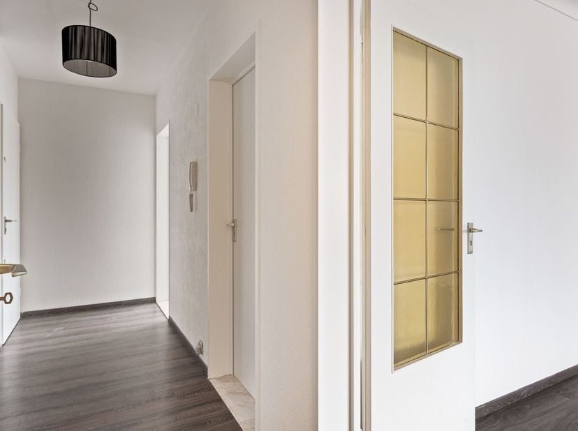 Ligging: Het appartement aan de Alfred Oststraat 8 is gelegen in een rustige woonwijk in Borgherhout. Dankzij de nabijheid van belangrijke invalswegen