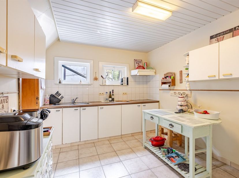 Prachtige charmante woning met veel authentieke elementen, en grote tuin!<br />
Deze woning is gelegen in Heusden, nabij de dorpskern. Vlot te bereike