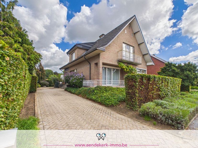 Huis te koop in Dokter Pergenslaan 8,
                    3680 Maaseik