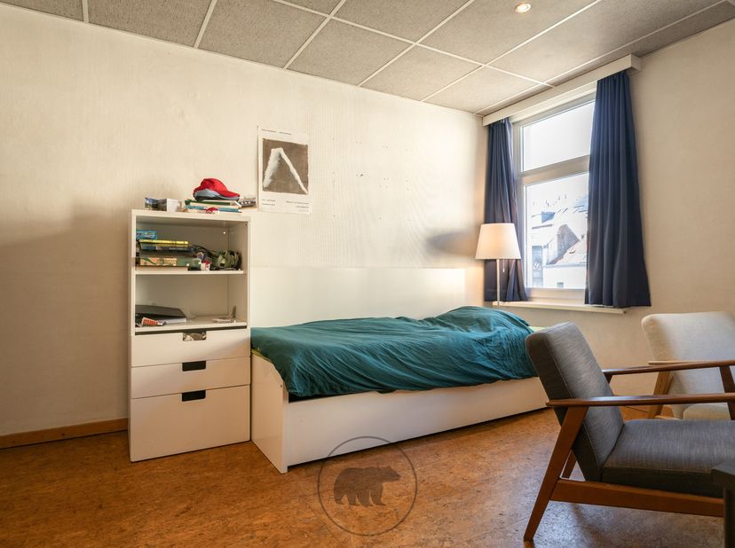 Appartement enkel voor studenten.<br />
Mooi, gezellig en uitermate goed gelegen appartement (35m²) op tweede verdieping.  <br />
<br />
Voorin het ap